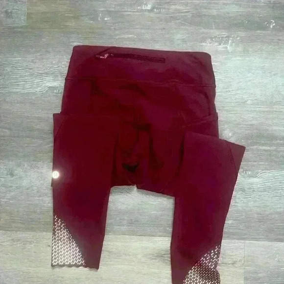 Lululemon Tight Stuff Tight II 25" size 4 like new condition 
Deep Ruby - Picture 11 of 16